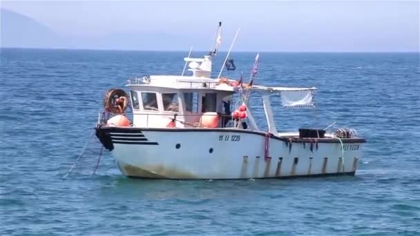 Balıkçı teknesi — Stok video
