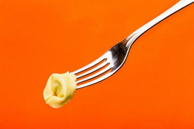 taze makarna çatalla