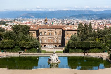 Palazzo pitti Floransa ile arka planda