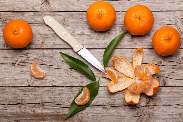 Tangerinas de mel na mesa de madeira — Fotografia de Stock