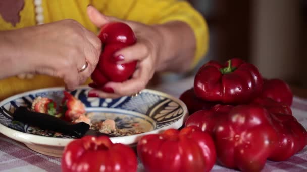 Ядро і насіння томатний перець — стокове відео