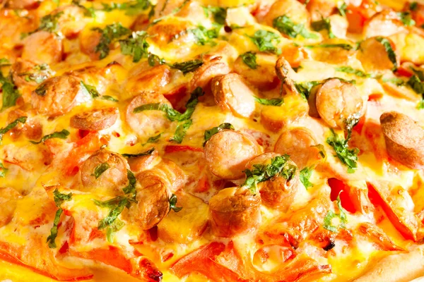 Pizza con pomodori e wurstel — Foto Stock
