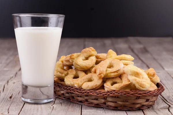 Milk And Bagels — Stock Photo, Image