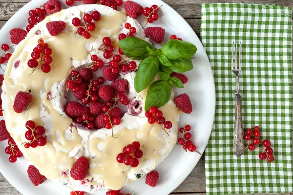 Semifreddo hallon basilika — Stockfoto