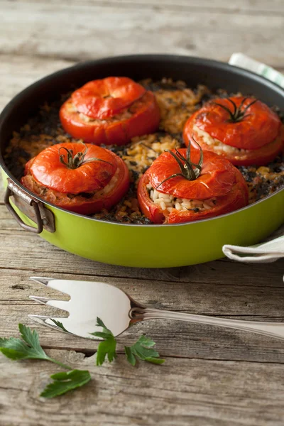 Pomodori al forno con bietola di riso — Foto Stock