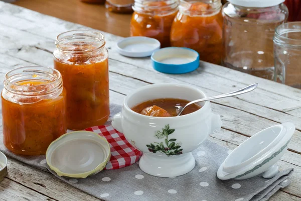 Vasetti di marmellata di albicocche — Foto Stock