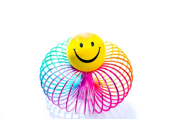 Sonriente en un arco iris Slinky juguete — Foto de Stock