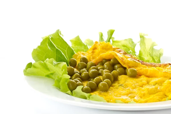 Yeşil bezelye ile omlet — Stok fotoğraf