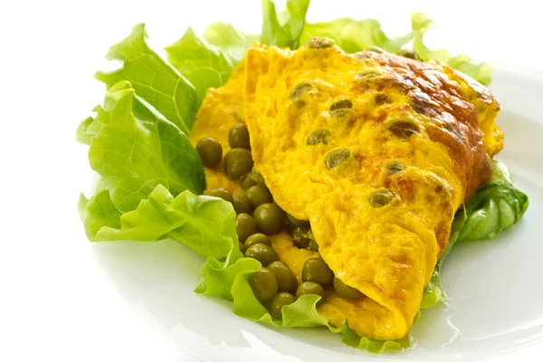 Omelet with green peas — Stock Photo, Image