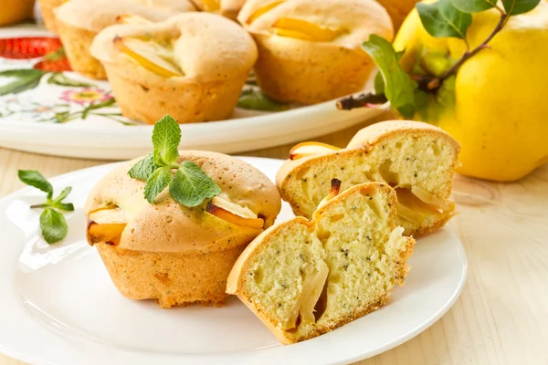 Muffins with quince — Stock Photo, Image