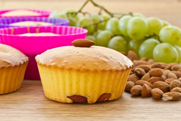 Muffins with almonds and fruit — Stock Photo, Image