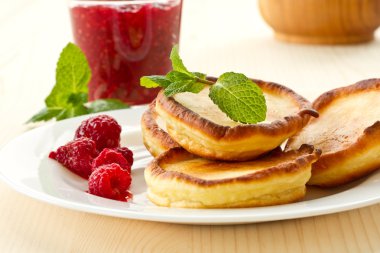 Ahududu ile Pancakes