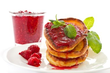 Ahududu ile Pancakes