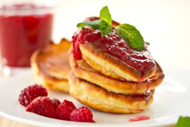 Ahududu ile Pancakes