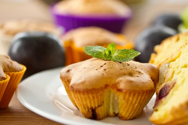 Muffins with fruit — Stock Photo, Image