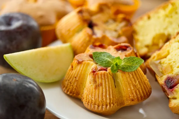 Muffins with fruit — Stock Photo, Image