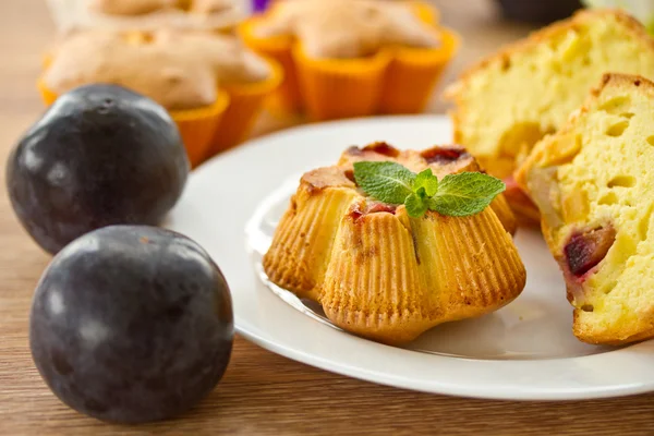 Muffins with fruit — Stock Photo, Image