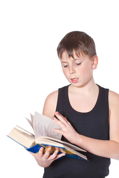 Garçon lisant un livre — Photo