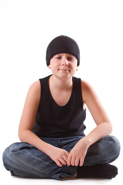 Хлопчик у чорній футболці — стокове фото