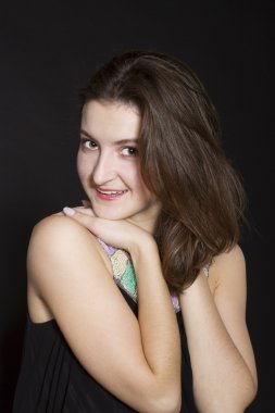 Güzel bir genç kızın portresi.