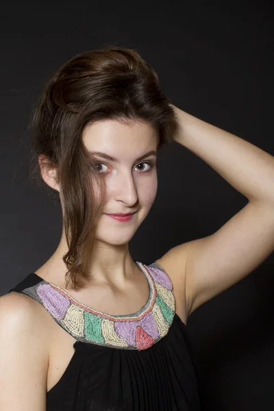 Retrato de una hermosa joven — Foto de Stock