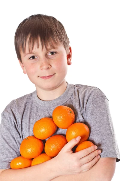 Menino feliz com tangerinas — Fotografia de Stock