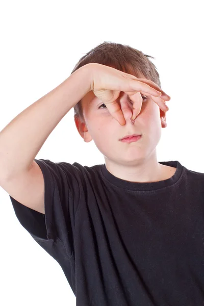 Pojke omfattar näsan — Stockfoto