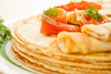 Krep tuzlanmış somon ile