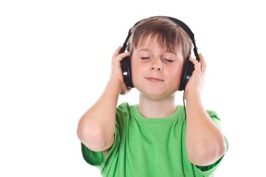Çocuk kulaklık ile müzik dinlemek