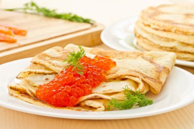 Kırmızı havyarlı gözleme.