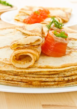 Krep tuzlanmış somon ile