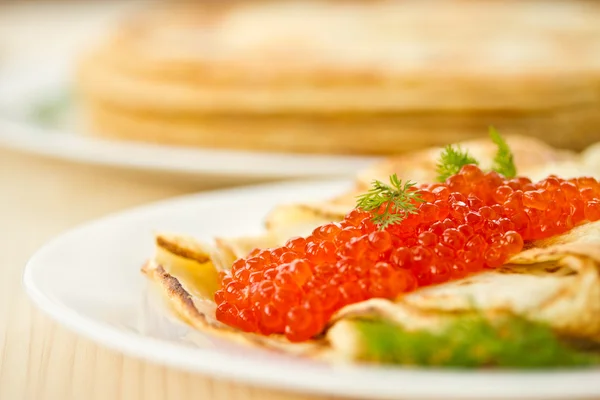 Panqueques con caviar rojo —  Fotos de Stock