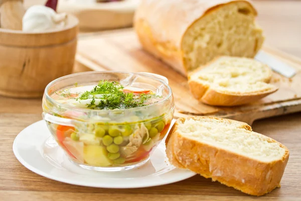 Sopa de legumes com ervilhas verdes — Fotografia de Stock