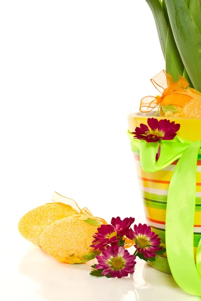 Huevos decorativos de Pascua con flores —  Fotos de Stock