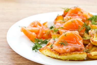 patates gözlemesi tuzlanmış somon ile