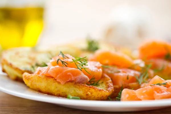 Potato pancakes with salted salmon — Stock Photo, Image