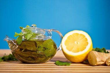 yeşil çay nane ve zencefil ile