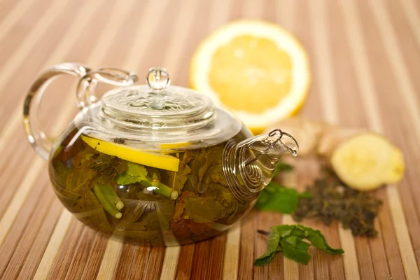 Té verde con menta y limón — Foto de Stock