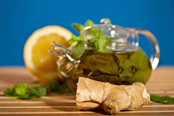 Green tea with mint and ginger — Stock Photo, Image