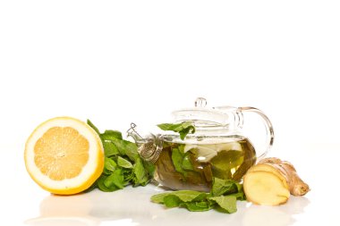 yeşil çay nane ve zencefil ile