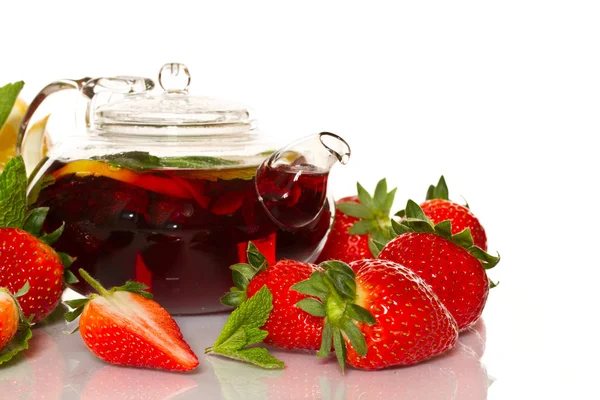 Tè alla frutta con fragole — Foto Stock