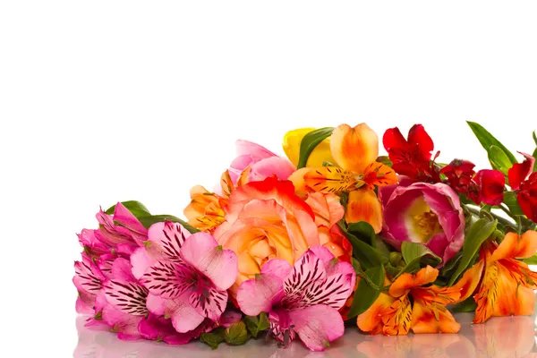 Bukett liljor och rosor — Stockfoto