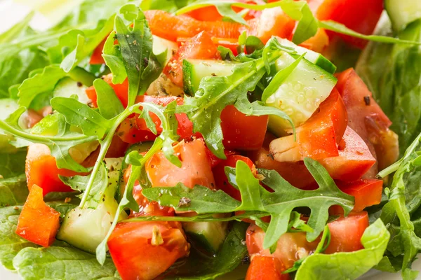 Salat mit frischem Gemüse — Stockfoto