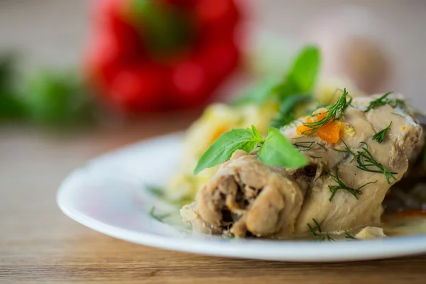 Schmorkohl mit Fleischkaninchen — Stockfoto