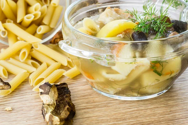 Sopa de champiñones con fideos —  Fotos de Stock