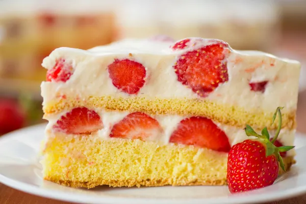 Strawberry cream cake — Stock Photo, Image