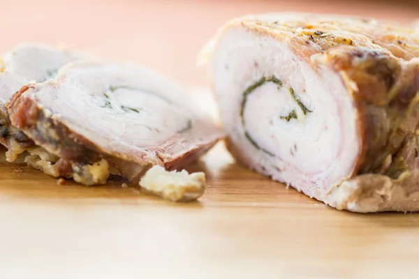 Pastel de carne al horno con cebolletas —  Fotos de Stock