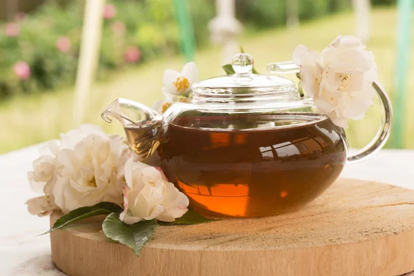 Tea with roses — Stock Photo, Image