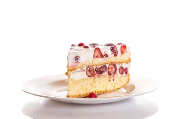 Kuchen mit Sommerfrüchten — Stockfoto