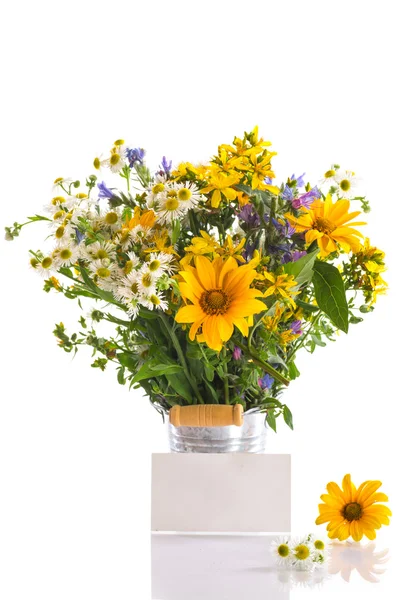 Букет з літніх квітів — стокове фото